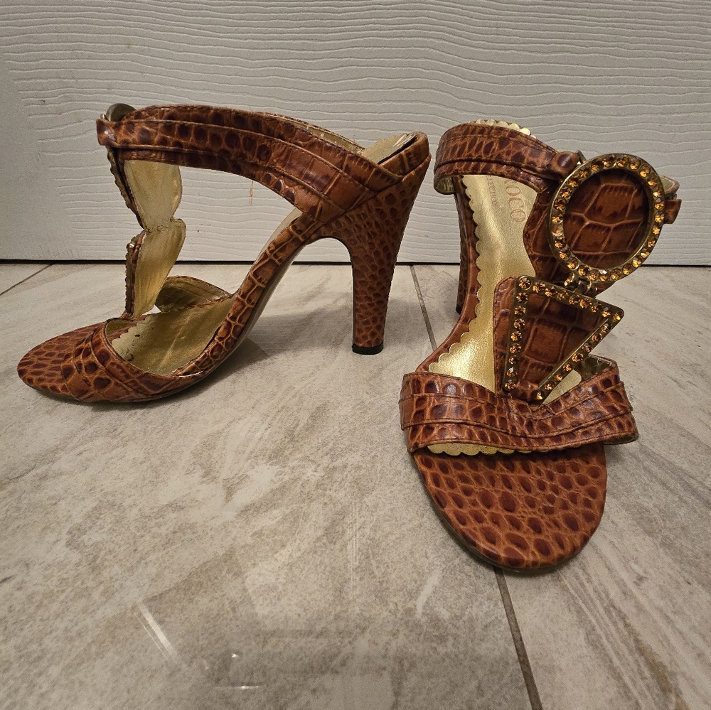 Snakeskin pattern sandals with rhinestone accents